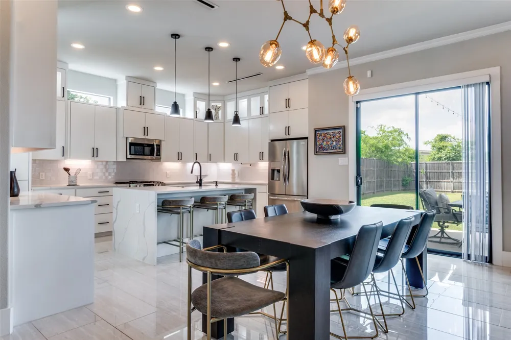 2043 Canada Drive Dallas, TX 75212