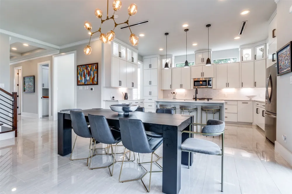 2043 Canada Drive Dallas, TX 75212