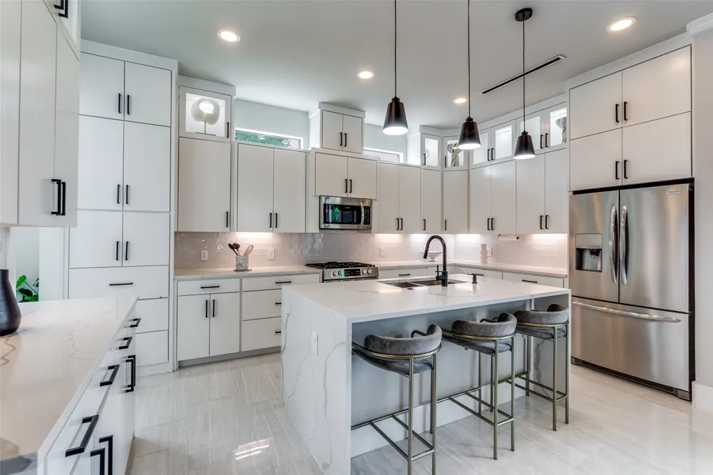 2043 Canada Drive Dallas, TX 75212