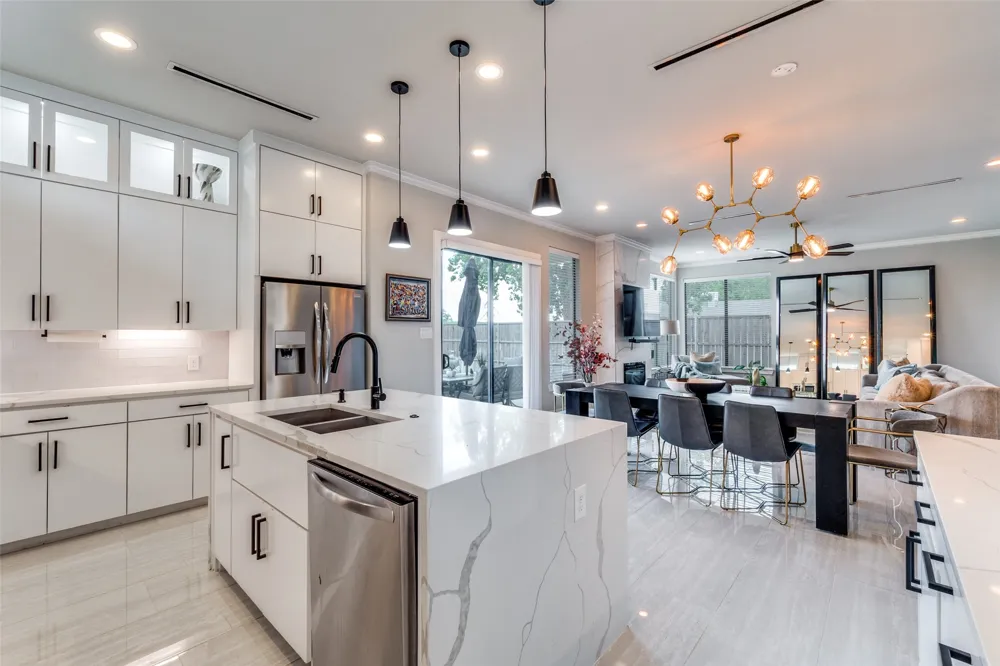 2043 Canada Drive Dallas, TX 75212