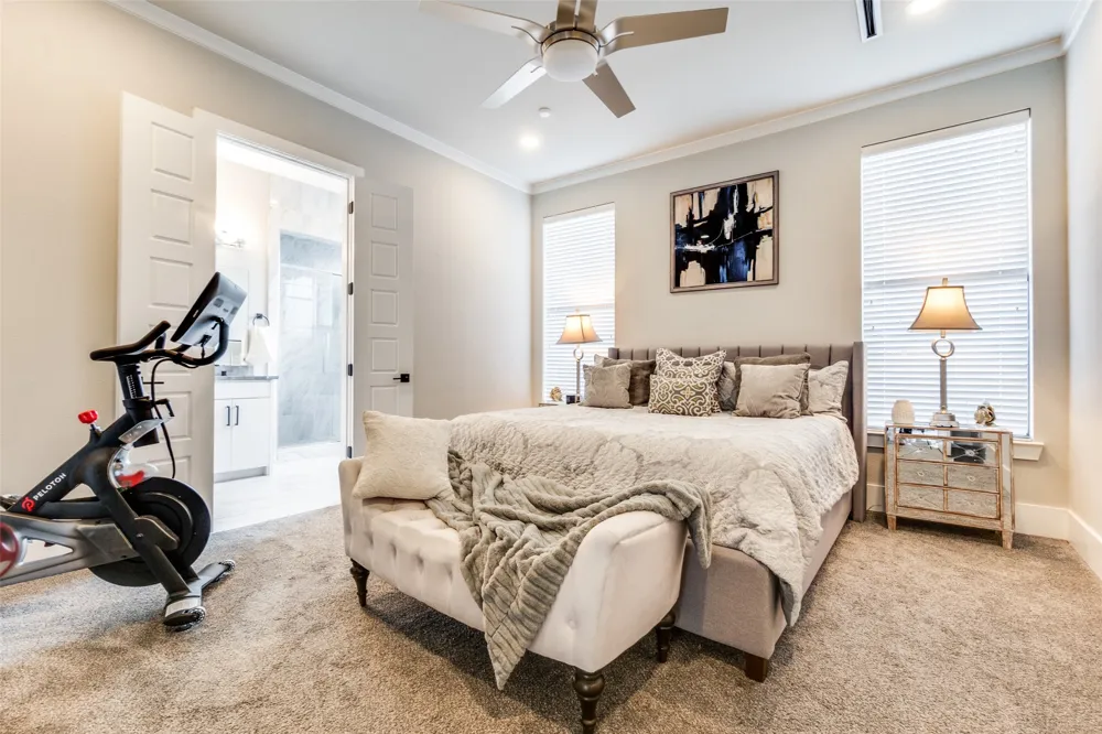 2043 Canada Drive Dallas, TX 75212
