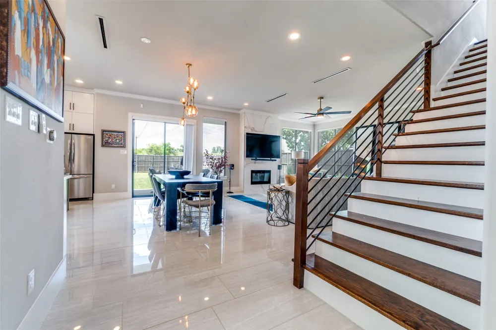 2043 Canada Drive Dallas, TX 75212