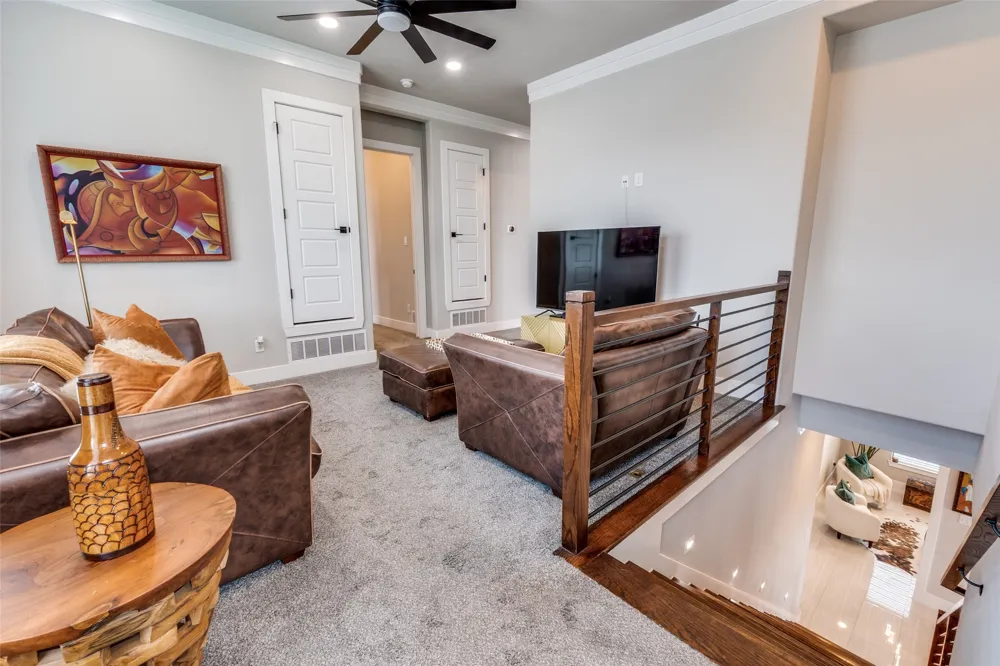 2043 Canada Drive Dallas, TX 75212