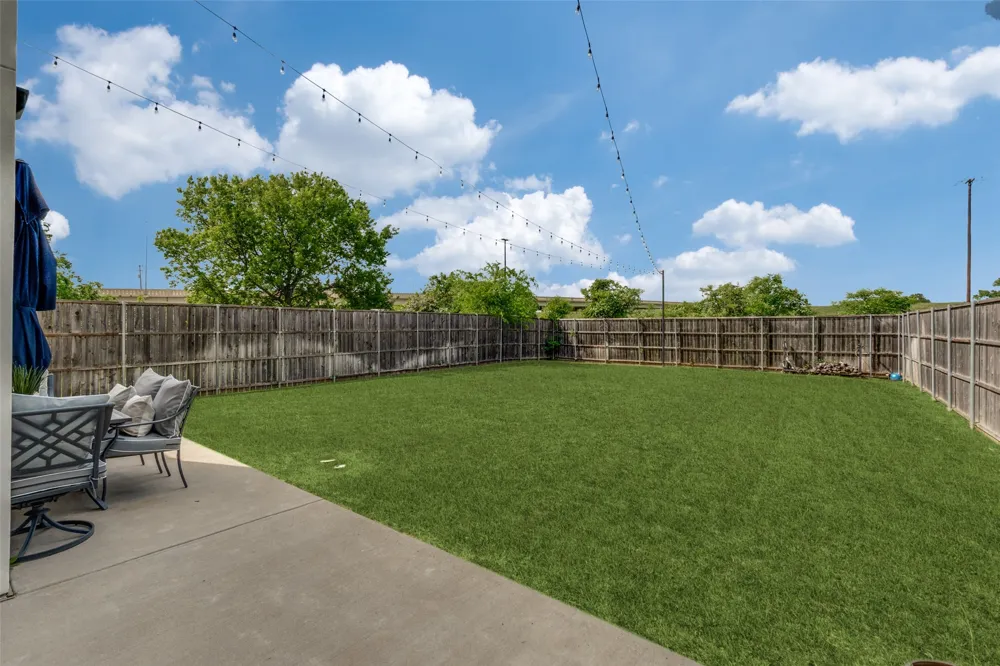 2043 Canada Drive Dallas, TX 75212
