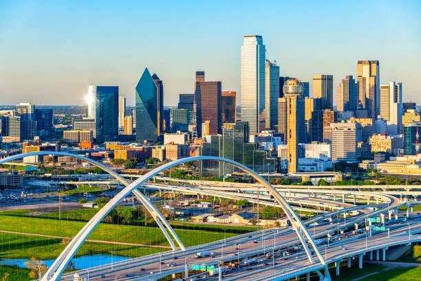2043 Canada Drive Dallas, TX 75212