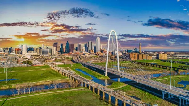 2043 Canada Drive Dallas, TX 75212