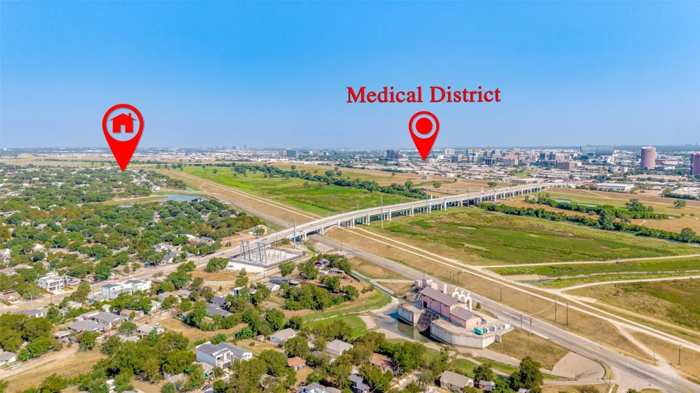 2043 Canada Drive Dallas, TX 75212