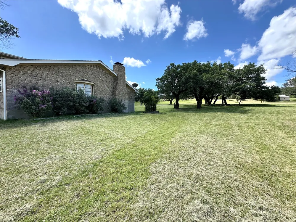 500 Apache Trail Comanche, TX 76442