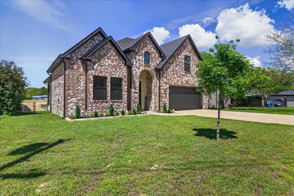 245 Autumn Wood Trail Gun Barrel City, TX 75156