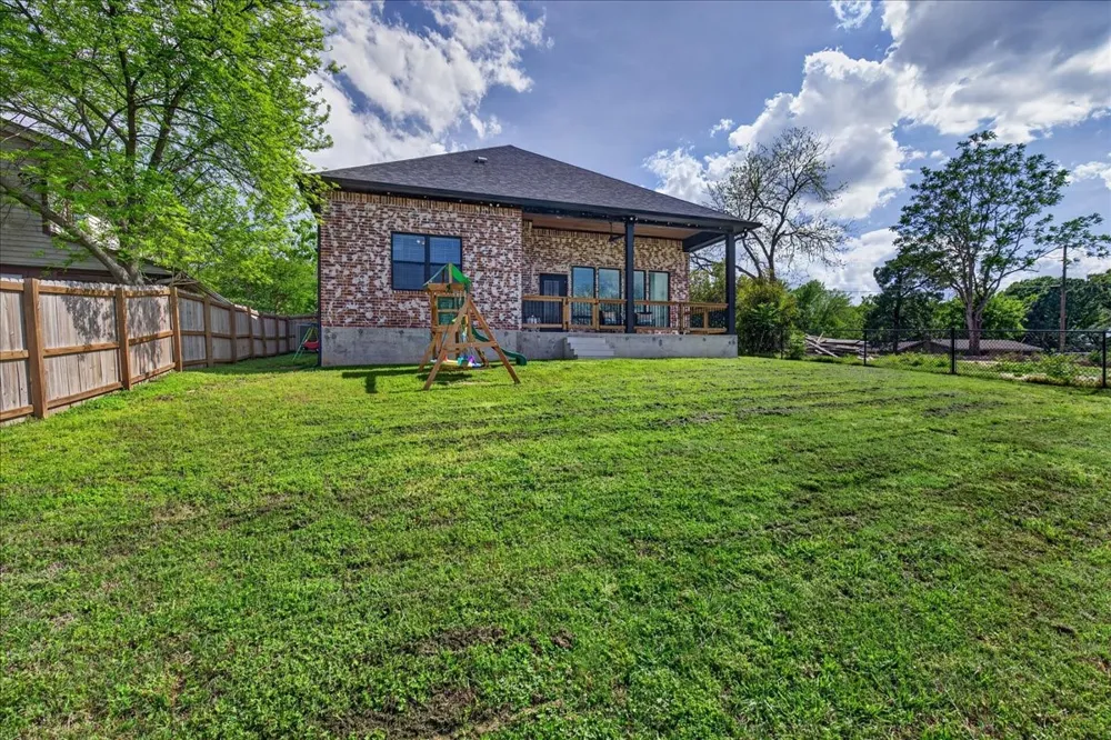 245 Autumn Wood Trail Gun Barrel City, TX 75156
