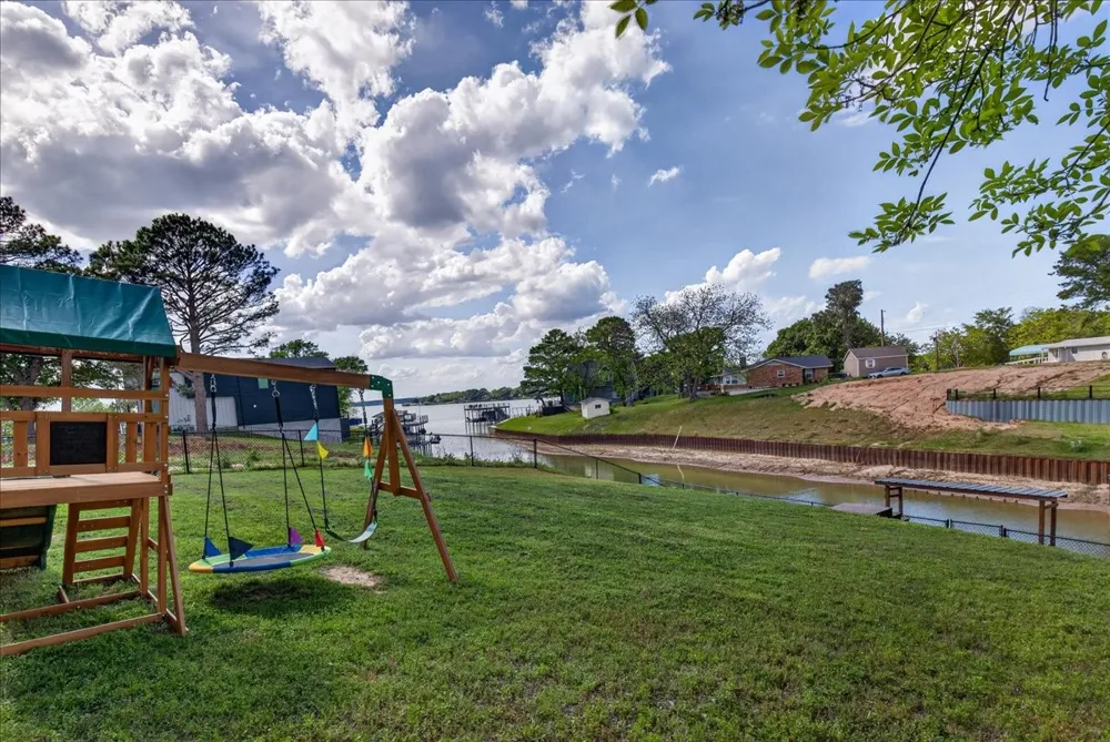 245 Autumn Wood Trail Gun Barrel City, TX 75156