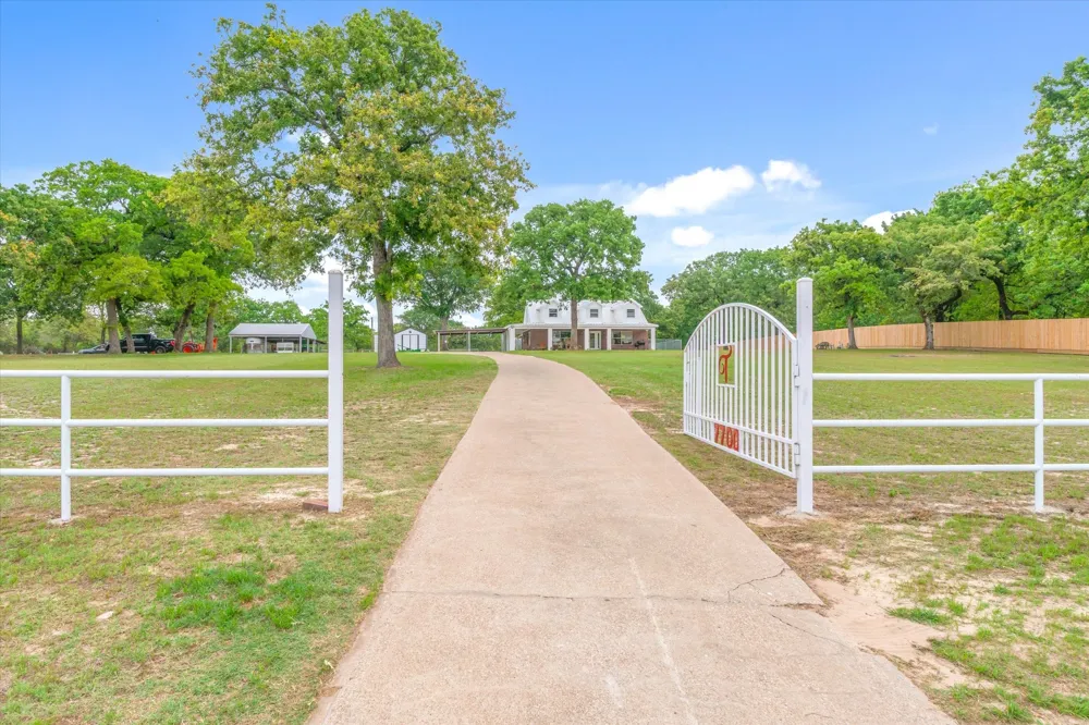 7700 County Road 3700 Athens, TX 75752