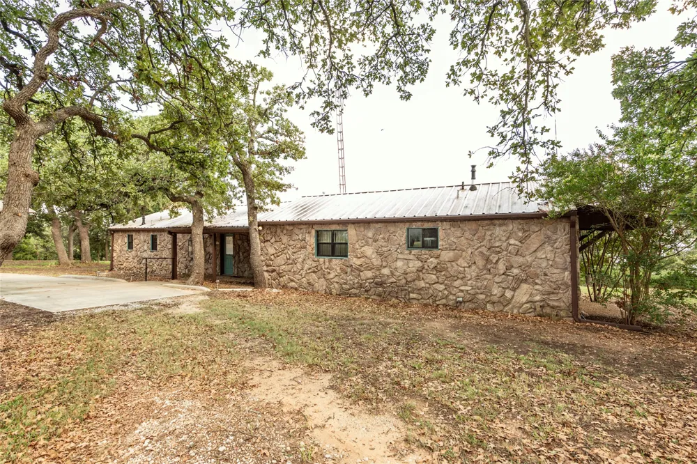 722 Storey Road Nocona, TX 76255