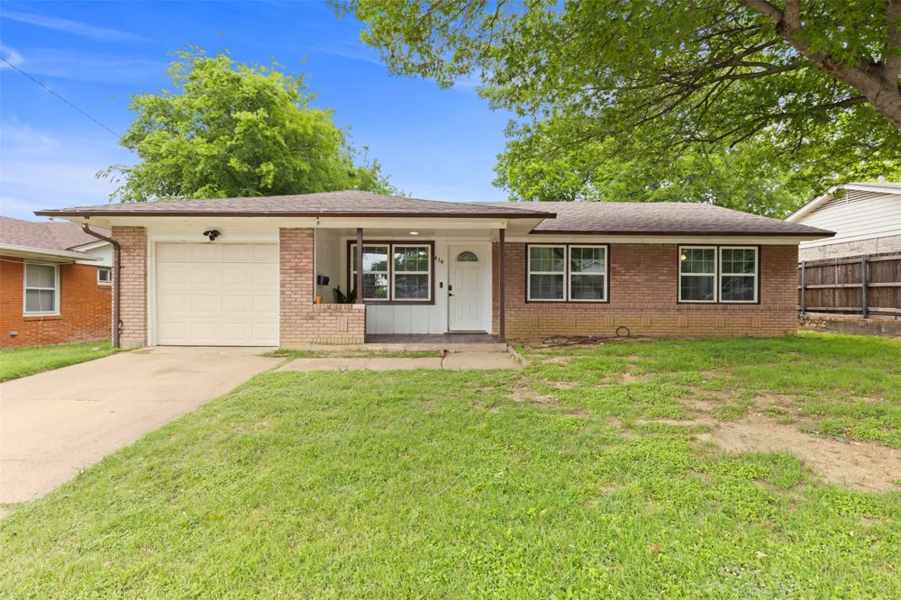 434 W Phillips Court Grand Prairie, TX 75051