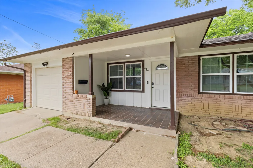 434 W Phillips Court Grand Prairie, TX 75051