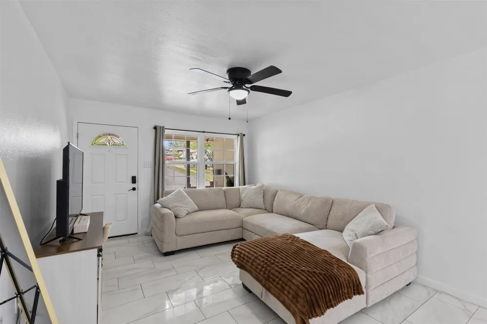 434 W Phillips Court Grand Prairie, TX 75051