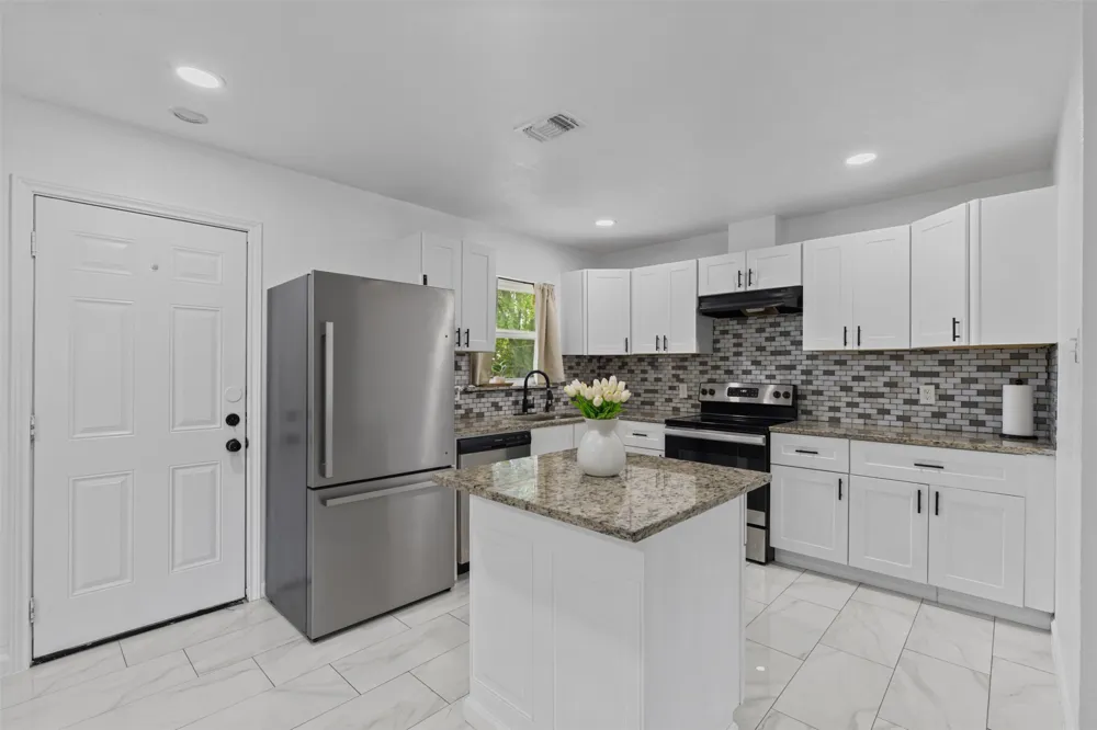434 W Phillips Court Grand Prairie, TX 75051