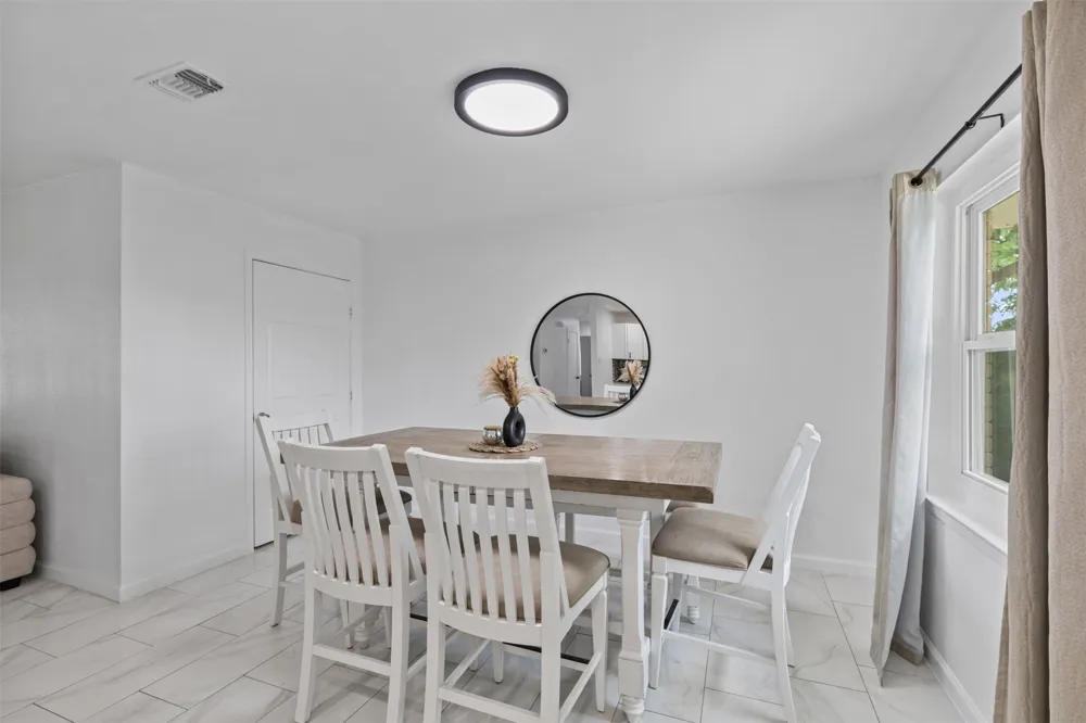 434 W Phillips Court Grand Prairie, TX 75051