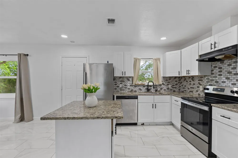 434 W Phillips Court Grand Prairie, TX 75051