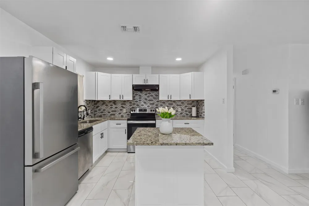 434 W Phillips Court Grand Prairie, TX 75051