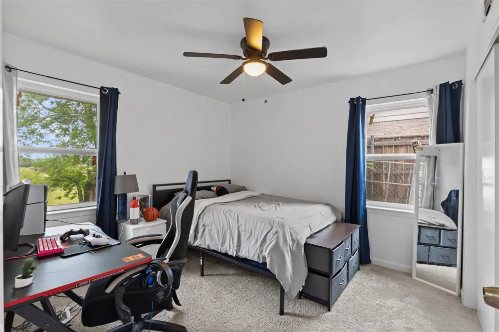434 W Phillips Court Grand Prairie, TX 75051