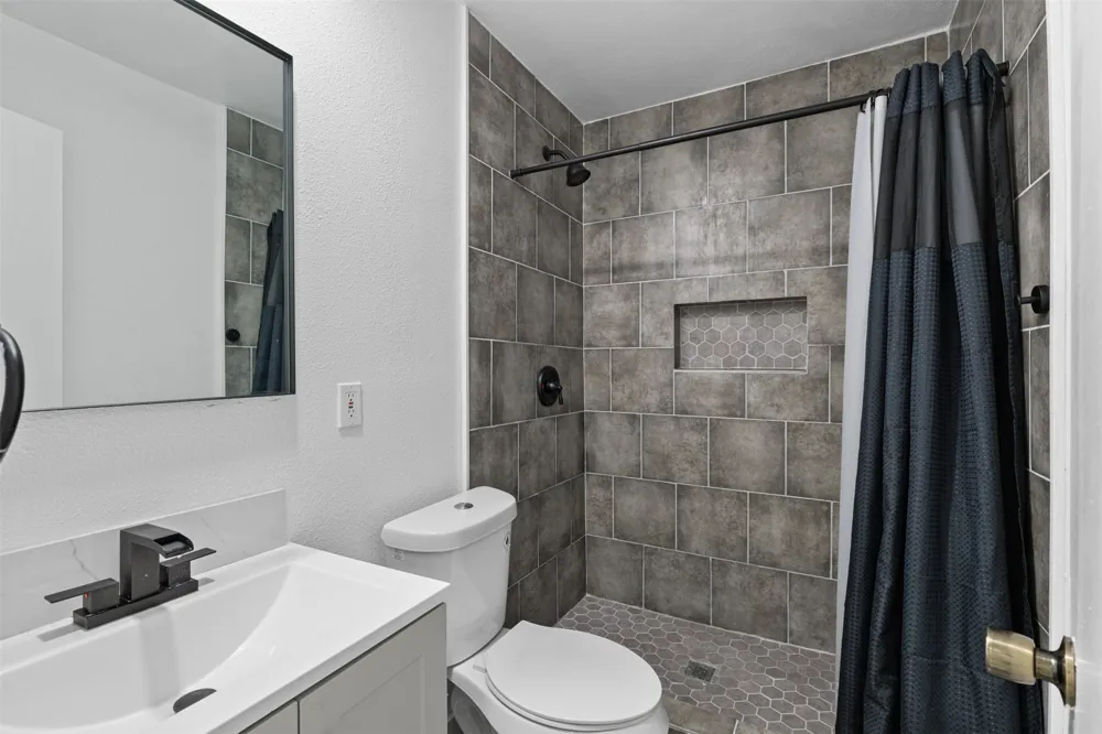 434 W Phillips Court Grand Prairie, TX 75051