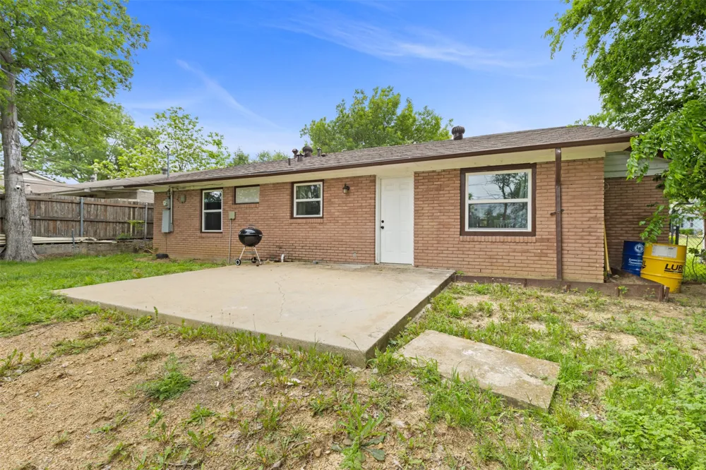 434 W Phillips Court Grand Prairie, TX 75051