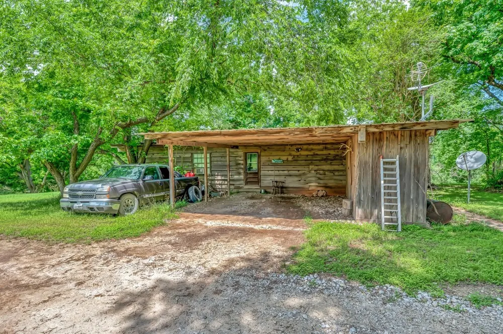 269 HCR 2201 Aquilla, TX 76622