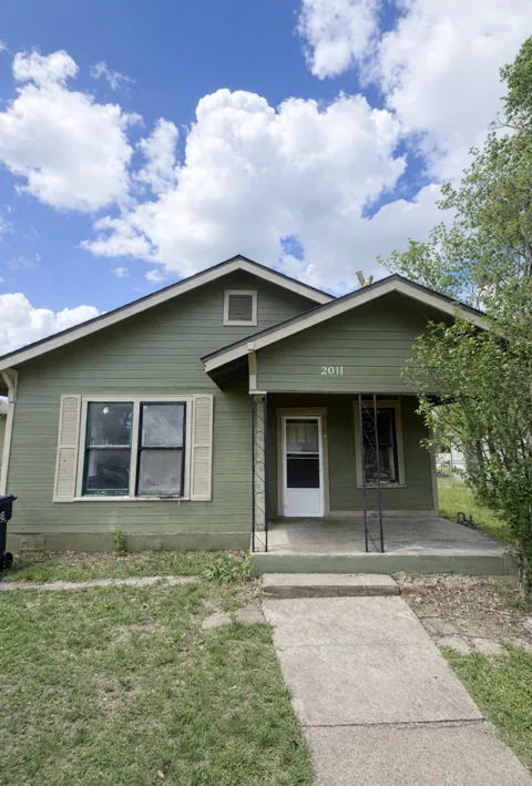 2011 Pine Avenue