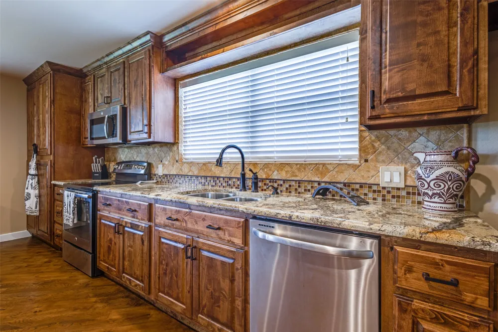 6100 Old Clarksville Road Reno, TX 75462