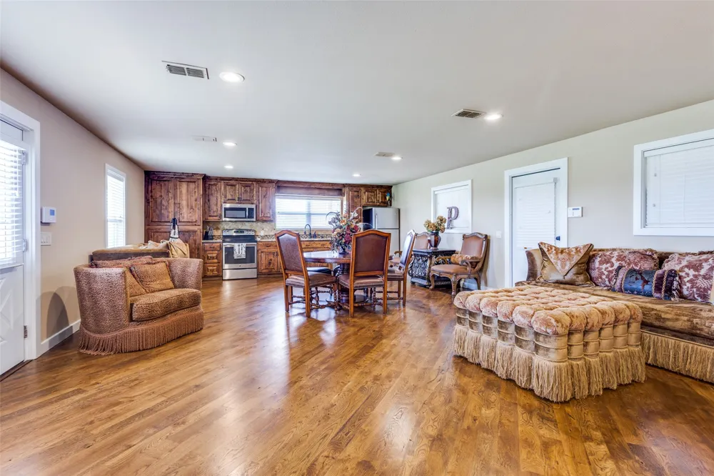 6100 Old Clarksville Road Reno, TX 75462