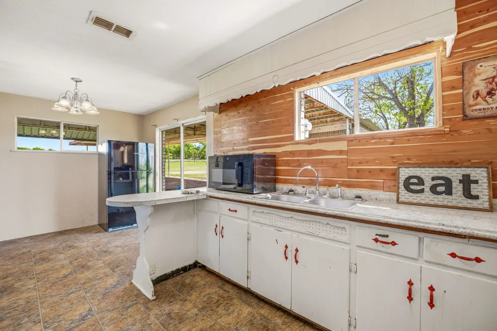 1301 County Road 440 De Leon, TX 76444