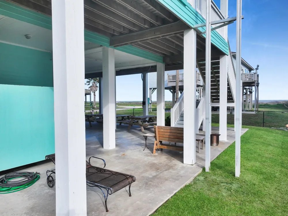 931 Bahama Drive Port Bolivar, TX 77650