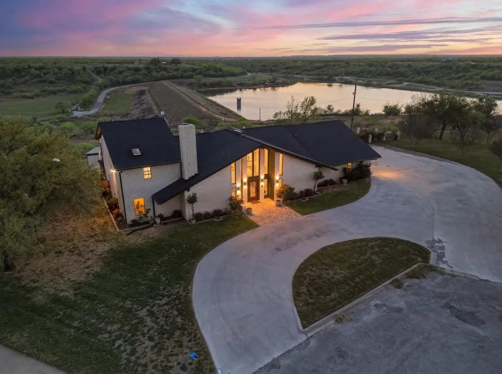 1505 Hillcrest Street Coleman, TX 76834
