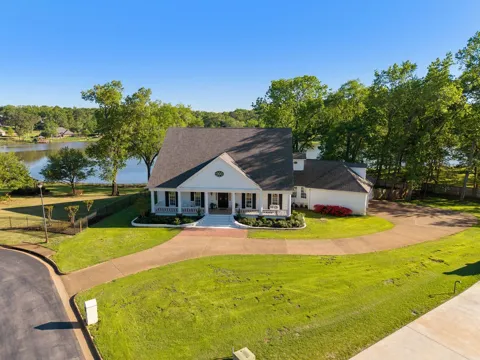320 Hines Crossing