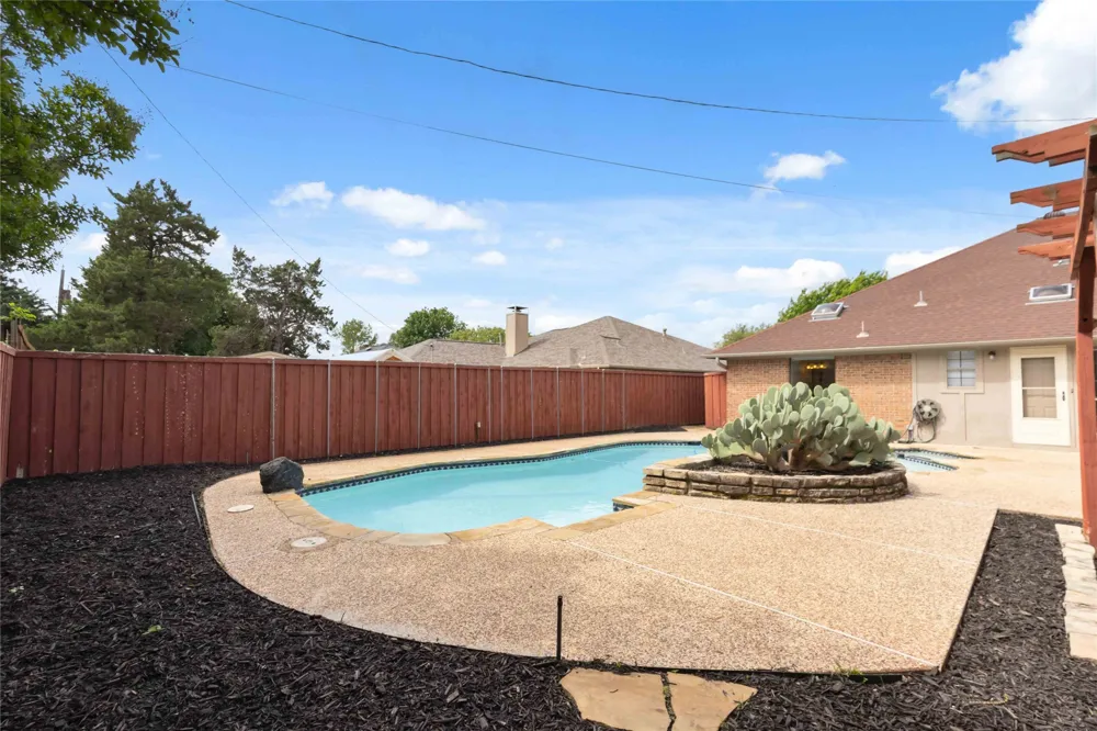 200 Sunny Crest Drive Murphy, TX 75094