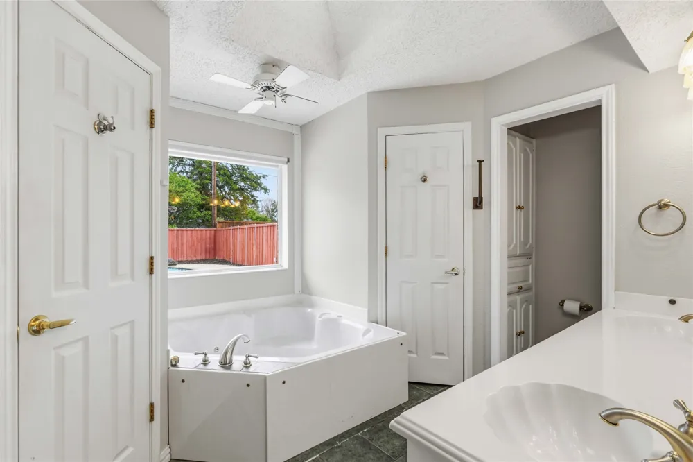 200 Sunny Crest Drive Murphy, TX 75094