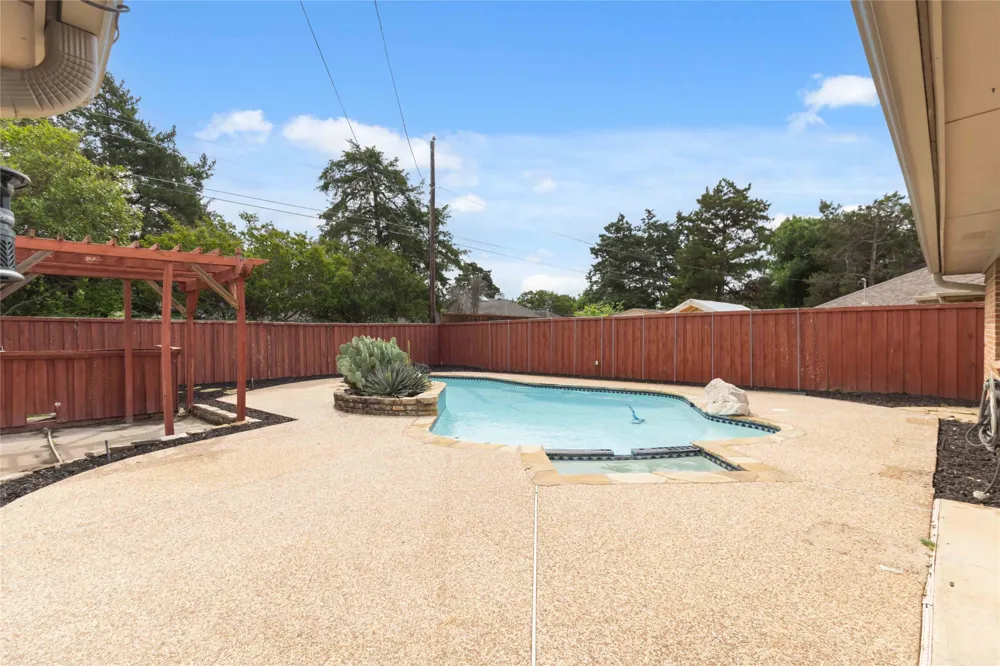 200 Sunny Crest Drive Murphy, TX 75094