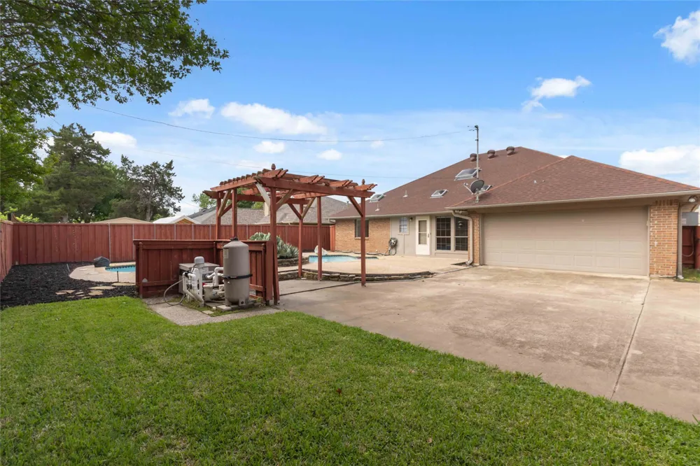 200 Sunny Crest Drive Murphy, TX 75094