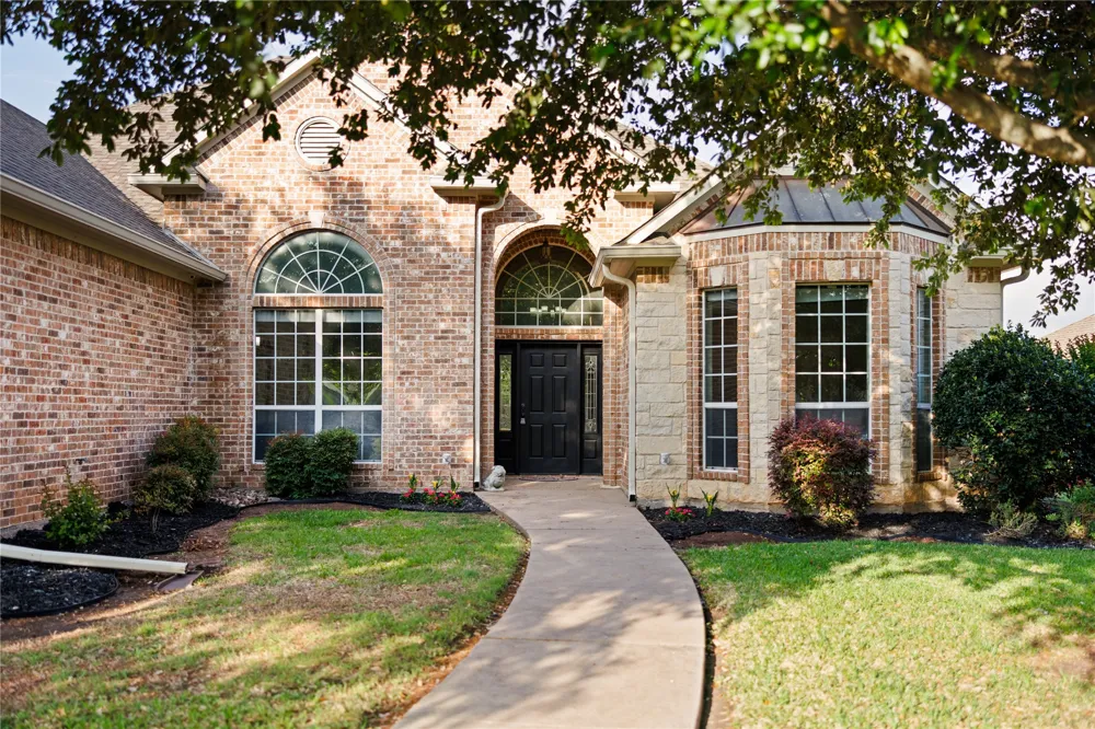 937 Queen Elizabeth Drive McGregor, TX 76657