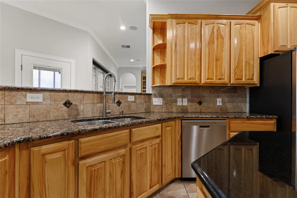 937 Queen Elizabeth Drive McGregor, TX 76657