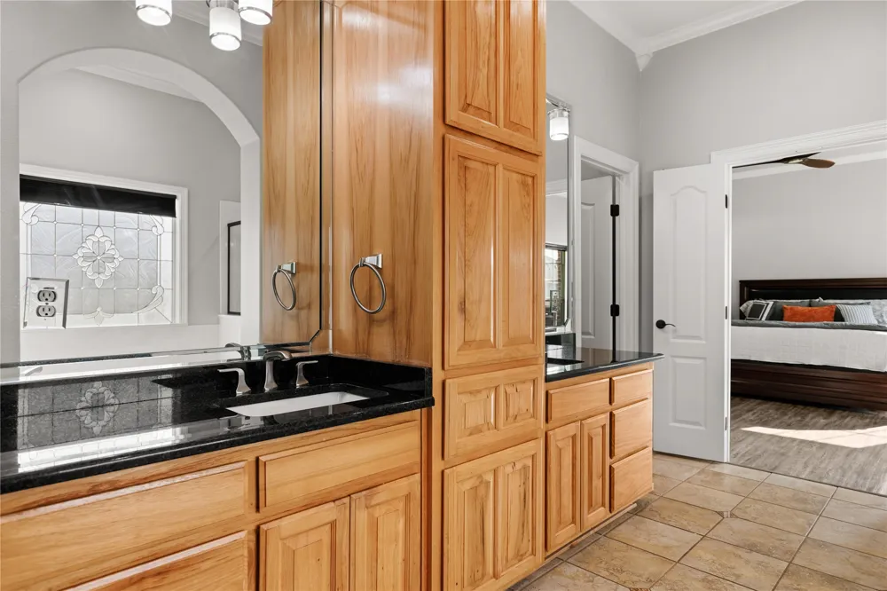 937 Queen Elizabeth Drive McGregor, TX 76657