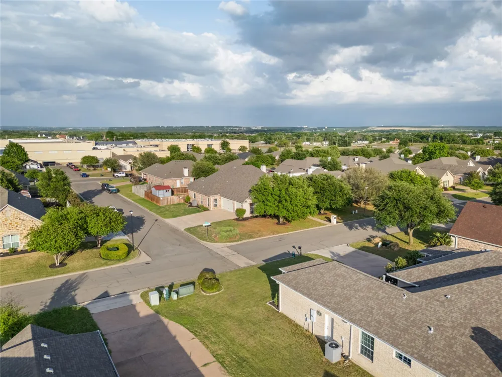 937 Queen Elizabeth Drive McGregor, TX 76657