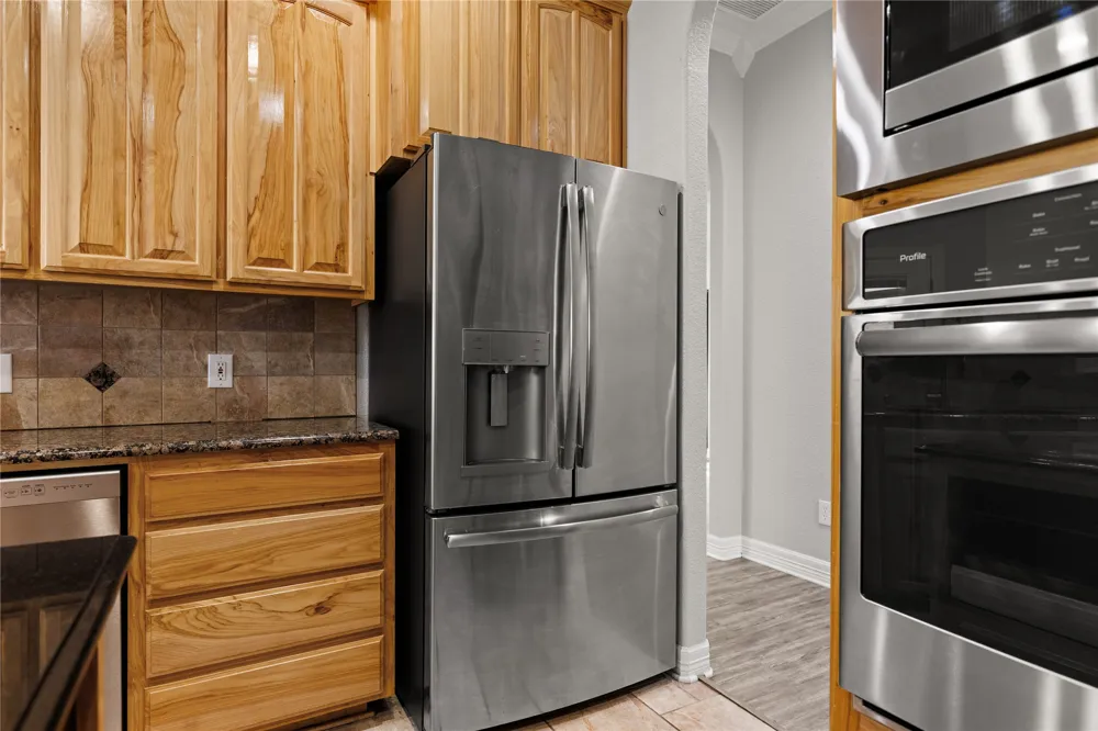 937 Queen Elizabeth Drive McGregor, TX 76657