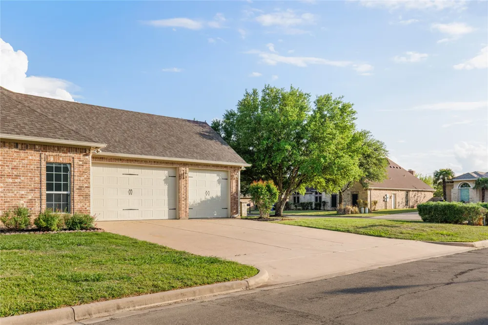 937 Queen Elizabeth Drive McGregor, TX 76657