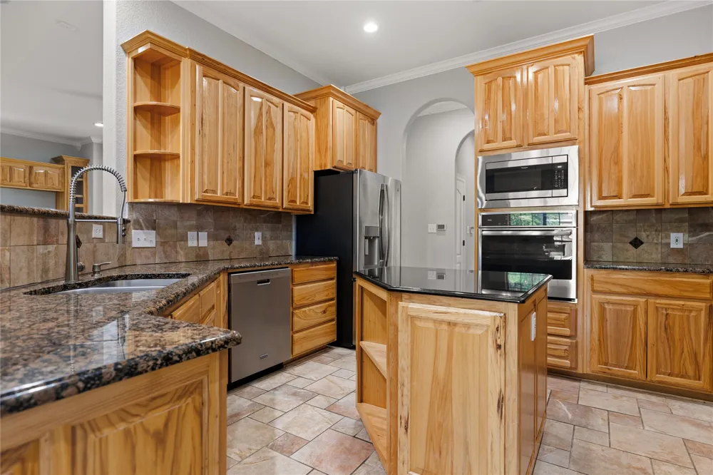 937 Queen Elizabeth Drive McGregor, TX 76657