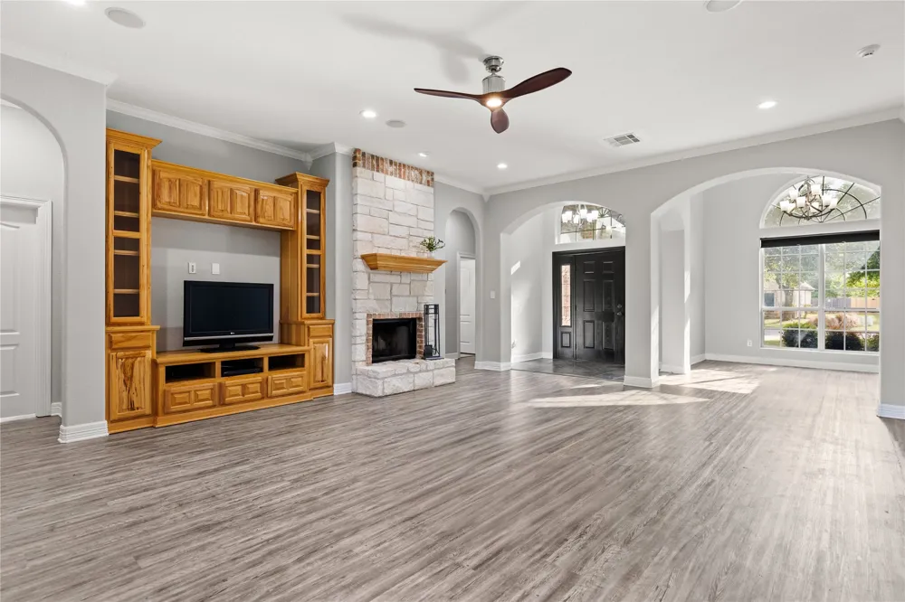 937 Queen Elizabeth Drive McGregor, TX 76657