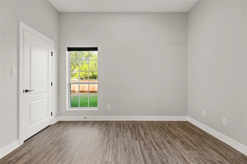 937 Queen Elizabeth Drive McGregor, TX 76657