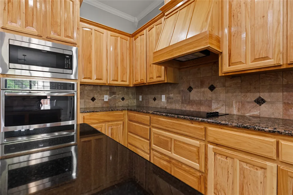 937 Queen Elizabeth Drive McGregor, TX 76657