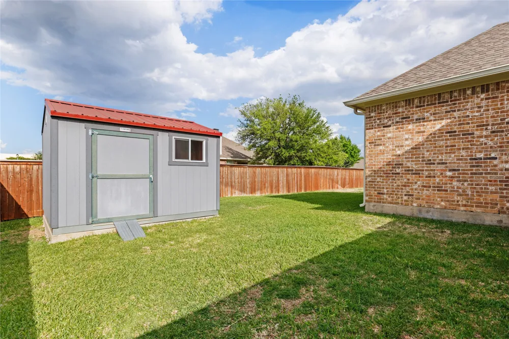 937 Queen Elizabeth Drive McGregor, TX 76657